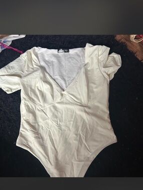 SCACIO Cream V-Neck Bodysuit